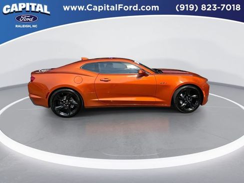 Used 2022 Chevrolet Camaro LT RWD image 9