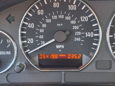 Used 2000 BMW Z3 2.5i RWD image 2