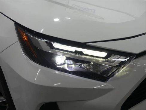 Used 2022 Toyota RAV4 XLE AWD/4WD image 15