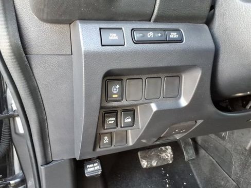 Used 2023 Nissan Frontier SV w/ Midnight Edition Package image 22