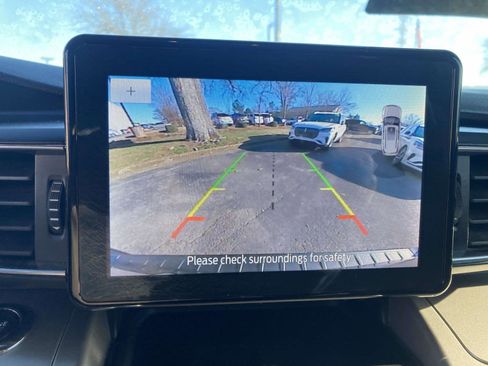 Used 2022 Ford Explorer XLT w/ Equipment Group 202A image 24