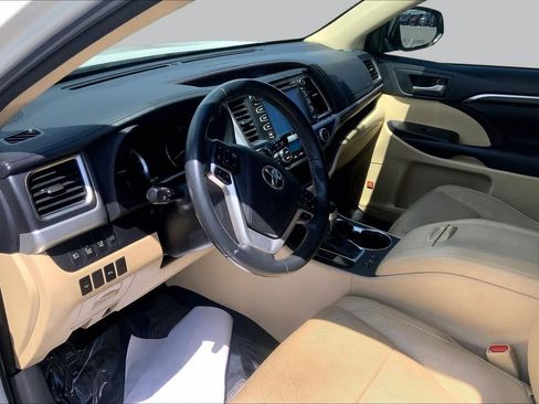 Used 2016 Toyota Highlander Limited w/ Driver Technology Package AWD/4WD image 17