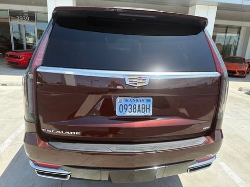 Used 2023 Cadillac Escalade Premium Luxury AWD/4WD image 7
