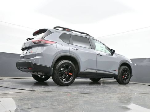 Used 2025 Nissan Rogue SV AWD/4WD image 43