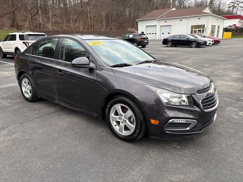 Used 2016 Chevrolet Cruze LT w/ Technology Package image 7