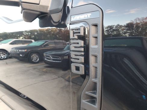 Used 2024 Ford F250 Lariat w/ Lariat Ultimate Package image 5