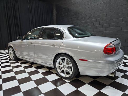 Used 2005 Jaguar S-TYPE R RWD image 3
