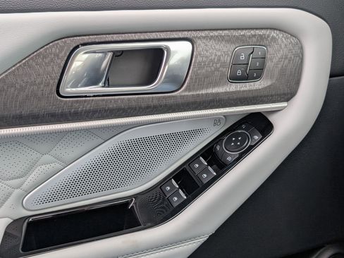 New 2026 Ford Explorer Platinum w/ LUX Leather Package image 18