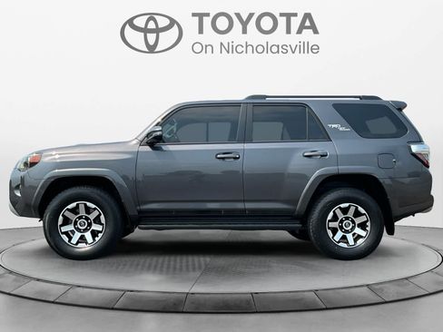 Used 2022 Toyota 4Runner TRD Off-Road Premium w/ Moonroof Package AWD/4WD image 2