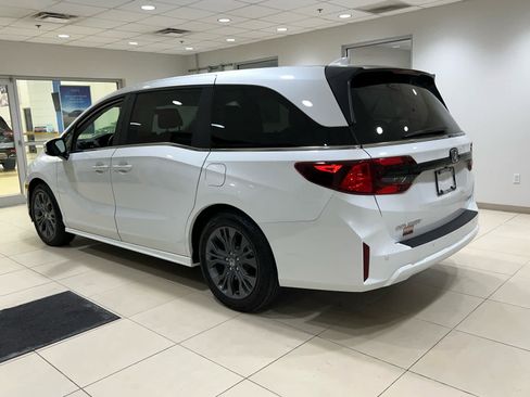 Certified 2025 Honda Odyssey Touring image 8