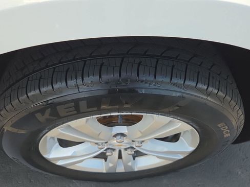 Used 2013 Chevrolet Equinox LT w/ Driver Convenience Package FWD image 3