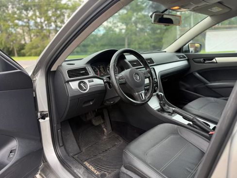 Used 2013 Volkswagen Passat 2.5 SE FWD image 9