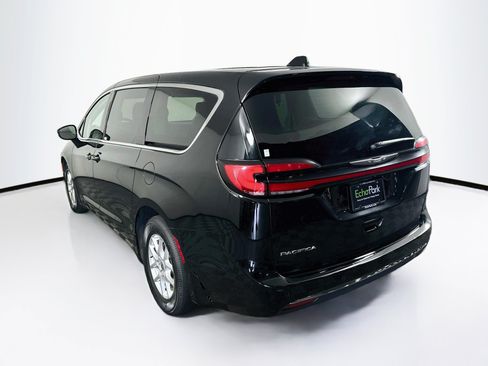 Used 2024 Chrysler Pacifica Touring-L FWD image 5
