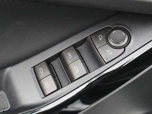 New 2026 Chevrolet Equinox LT w/ Convenience Package II FWD image 17