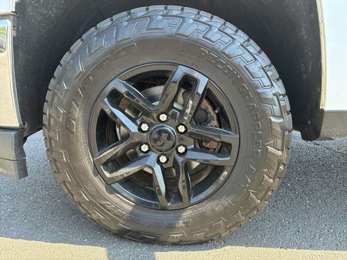 Used 2018 Chevrolet Silverado 1500 LT w/ LT Fleet Convenience Package AWD/4WD image 17