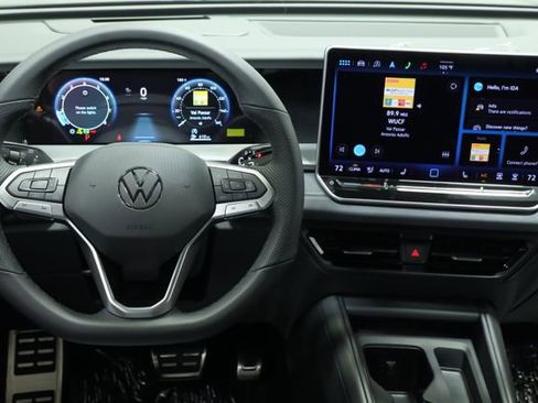 New 2026 Volkswagen Tiguan SE R-Line FWD image 12
