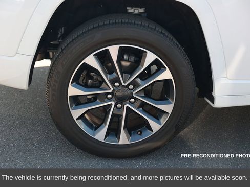 Used 2023 Jeep Grand Cherokee Overland w/ Rear Seat Video Group I image 9