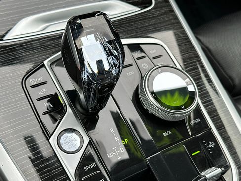 Used 2022 BMW X7 xDrive40i w/ M Sport Package image 23