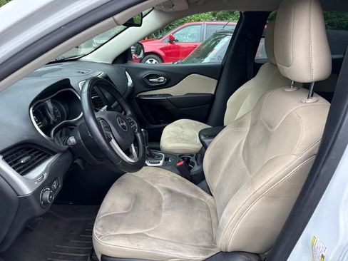 Used 2015 Jeep Cherokee Latitude FWD image 13