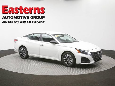 Used 2025 Nissan Altima 2.5 SV FWD image 49