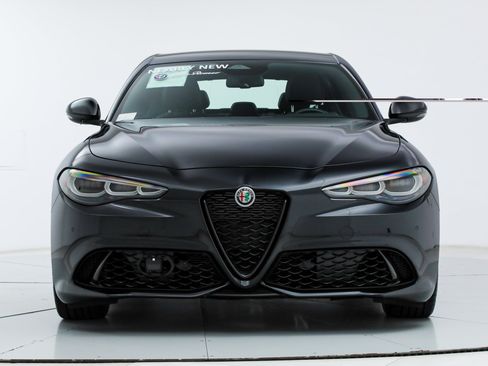 New 2025 Alfa Romeo Giulia w/ Driving Assist Package RWD image 8