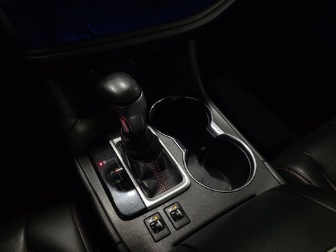 Used 2019 Toyota Highlander SE image 26