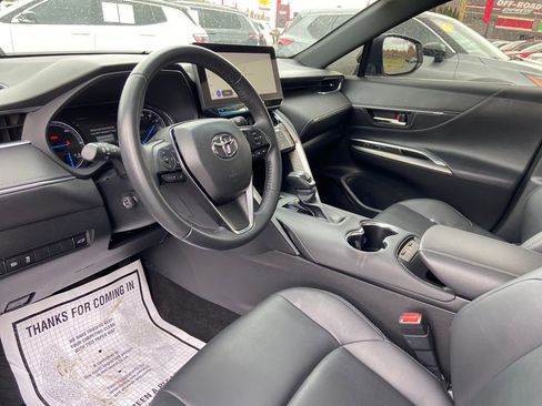 Used 2023 Toyota Venza Nightshade image 15