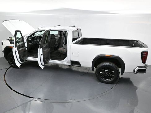 Used 2024 GMC Sierra 2500 AT4 w/ Technology Package AWD/4WD image 43