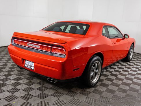 Used 2014 Dodge Challenger SXT image 10