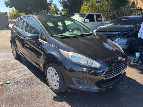 Used 2015 Ford Fiesta SE FWD image 3