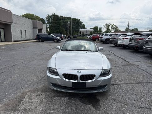 Used 2006 BMW Z4 3.0i RWD image 2