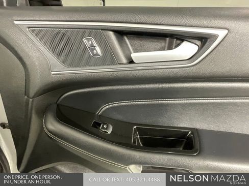 Used 2018 Ford Edge Titanium image 21