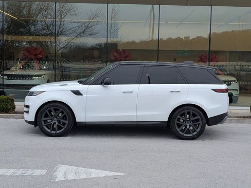 Used 2024 Land Rover Range Rover Sport SE image 2