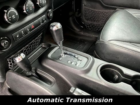 Used 2015 Jeep Wrangler Unlimited Rubicon AWD/4WD image 18