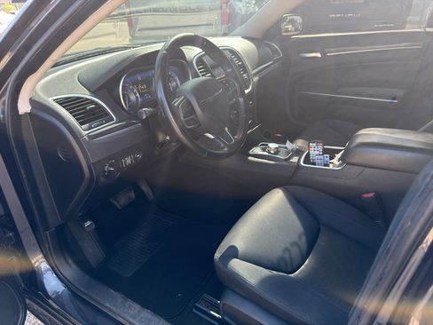 Used 2019 Chrysler 300 Touring w/ Sport Appearance Package RWD image 18