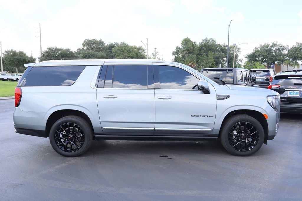 Used 2024 GMC Yukon XL Denali AWD/4WD image 10