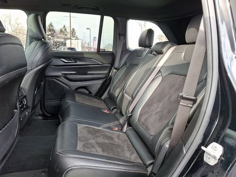 Certified 2023 Jeep Grand Cherokee Altitude image 10