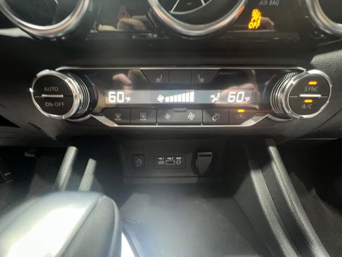 New 2025 Nissan Sentra SR image 12