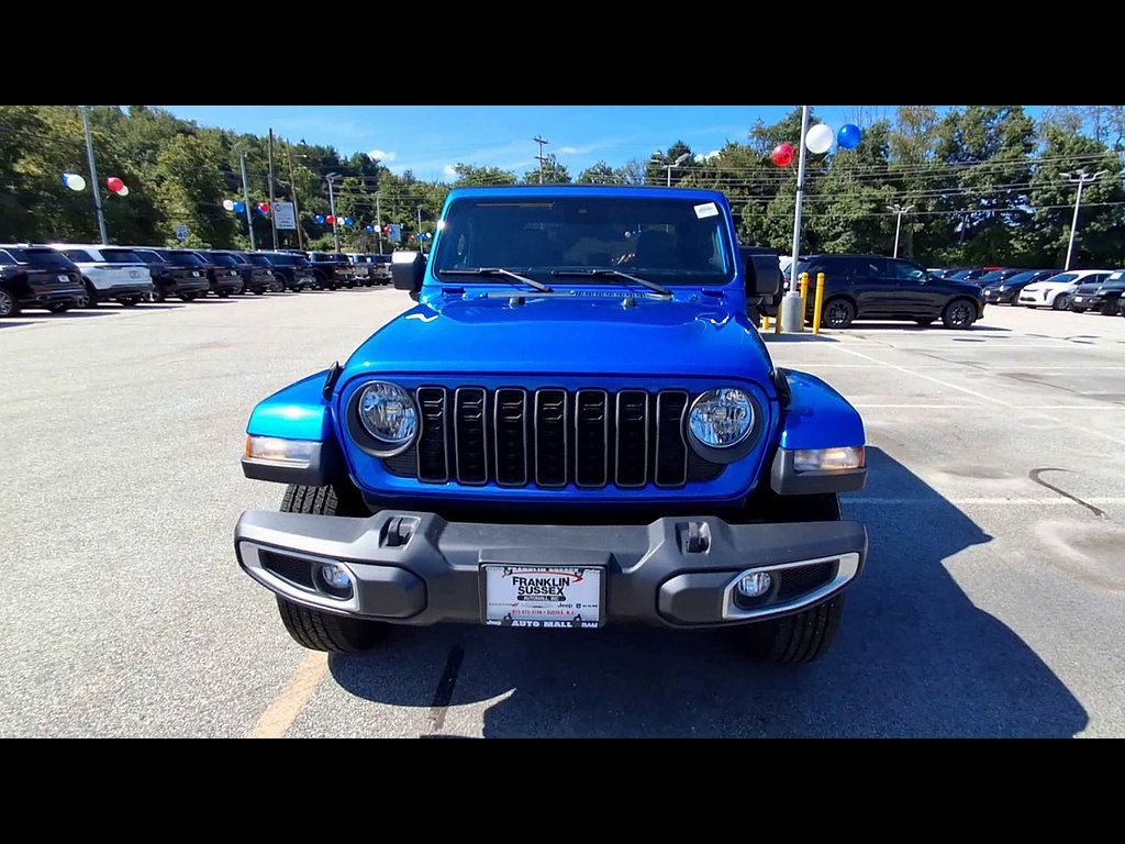 Used 2024 Jeep Gladiator Sport AWD/4WD image 3