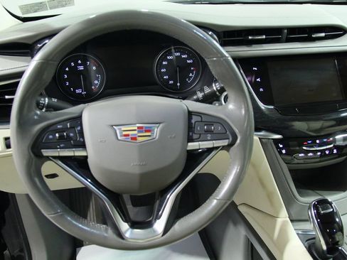 Used 2022 Cadillac XT6 Premium Luxury w/ Technology Package AWD/4WD image 19