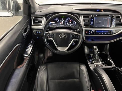 Used 2015 Toyota Highlander Limited image 18