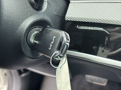 Used 2024 Kia Sportage LX image 13