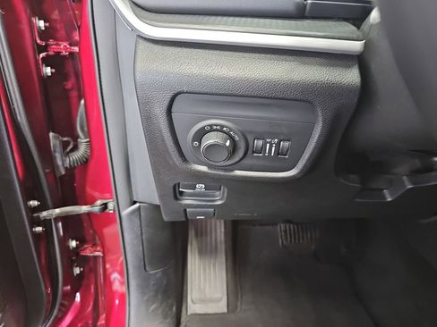 Used 2024 Jeep Grand Cherokee Altitude AWD/4WD image 25