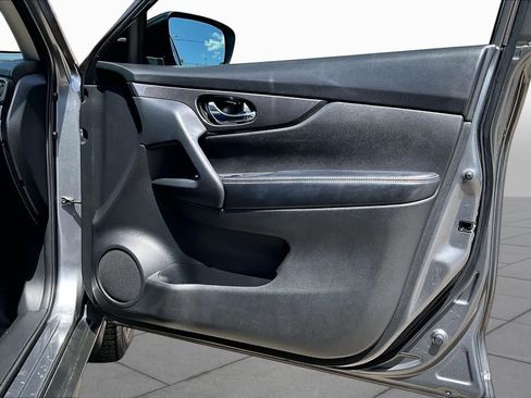 Used 2020 Nissan Rogue SV FWD image 23