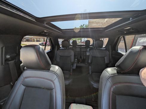 Used 2022 Ford Explorer ST-Line w/ Class IV Trailer Tow Package AWD/4WD image 28