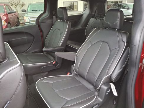 New 2026 Chrysler Pacifica Limited w/ S Appearance Package image 21