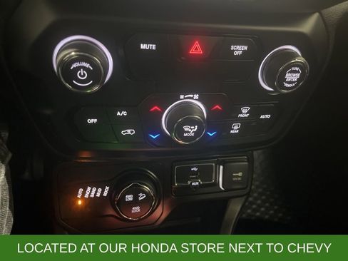 Used 2019 Jeep Renegade Trailhawk w/ UConnect 8.4 Nav Group image 19