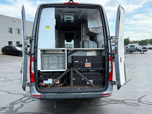 Used 2021 Mercedes-Benz Sprinter 4500 image 43