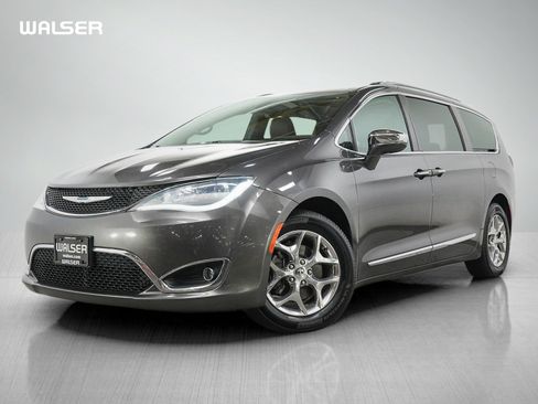 Used 2017 Chrysler Pacifica Limited w/ UConnect Theater Package FWD image 1