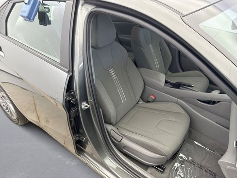 Used 2024 Hyundai Elantra SEL image 16